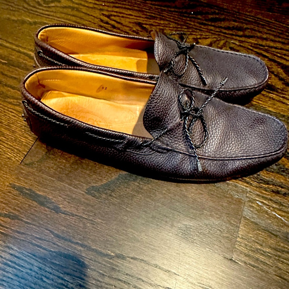 Brown leather Tods loafers
